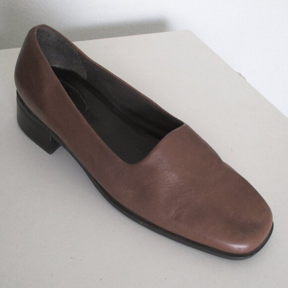 Easy Spirit Womens Brown Leather Loafer w/1" Rubber Block Heel - Size 7.5M - Picture 3 of 8